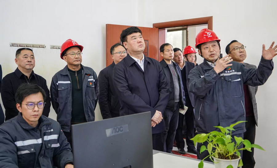 省委常委、省政法委書(shū)記魏建鋒調(diào)研海利集團(tuán)古丈縣宏源釩業(yè)公司